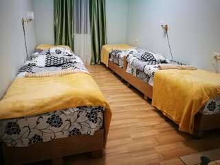 Проживание в семье Agora Тбилиси Четырехместный номер с общей ванной комнатой-3