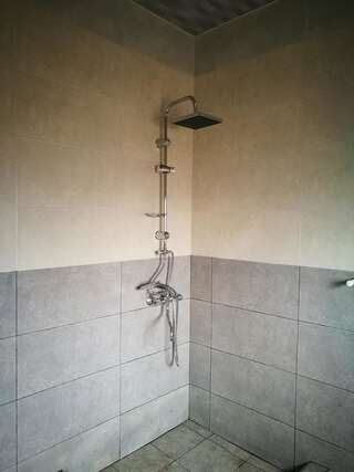 Проживание в семье Agora Тбилиси Четырехместный номер с общей ванной комнатой-7