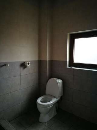 Проживание в семье Agora Тбилиси Четырехместный номер с общей ванной комнатой-8