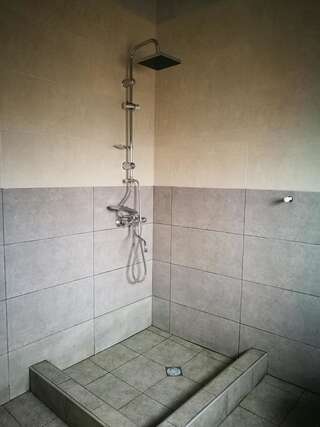 Проживание в семье Agora Тбилиси Четырехместный номер с общей ванной комнатой-10