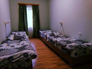 Проживание в семье Agora Тбилиси Четырехместный номер с общей ванной комнатой-11
